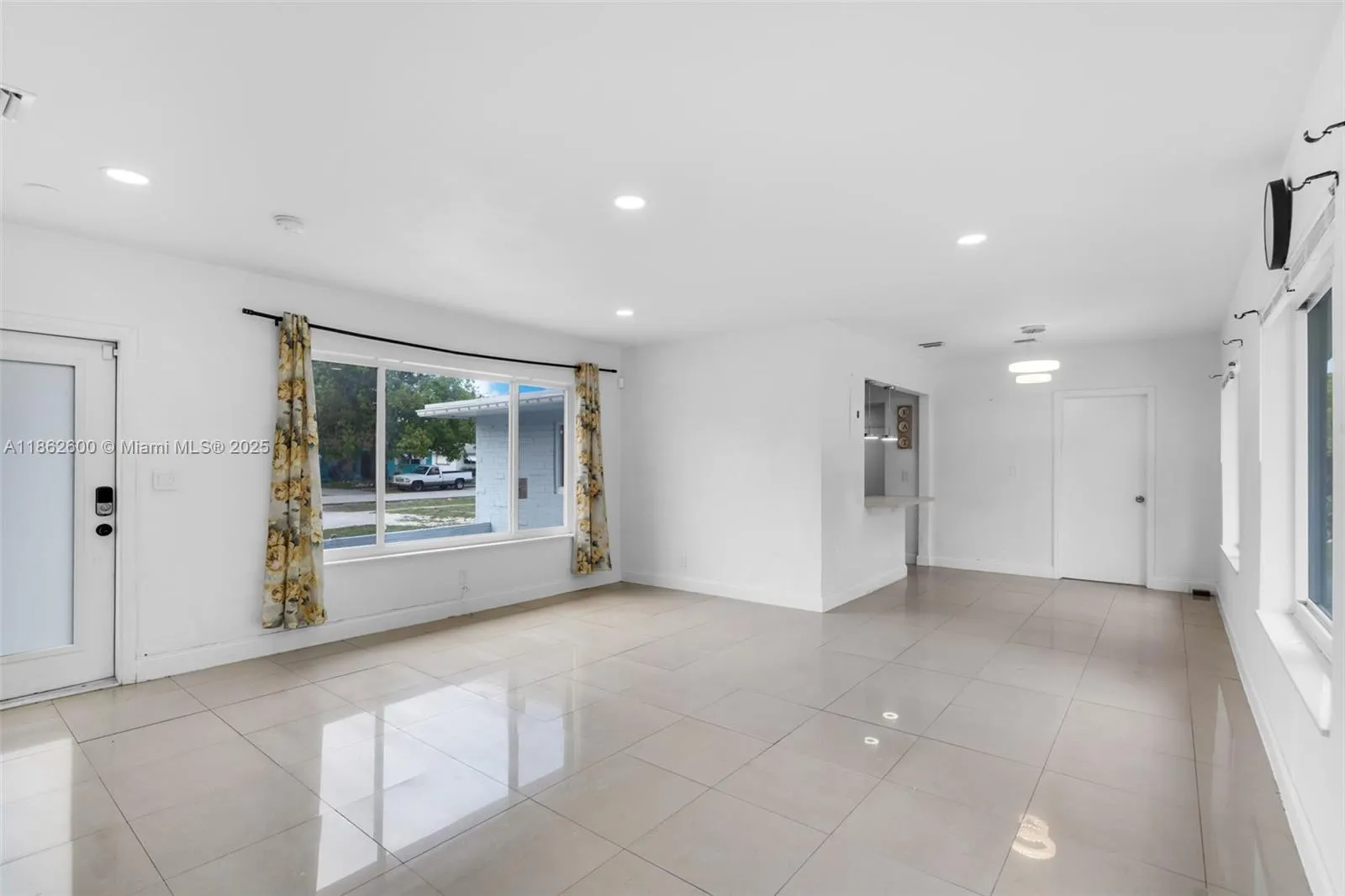 640 E Melrose Cir