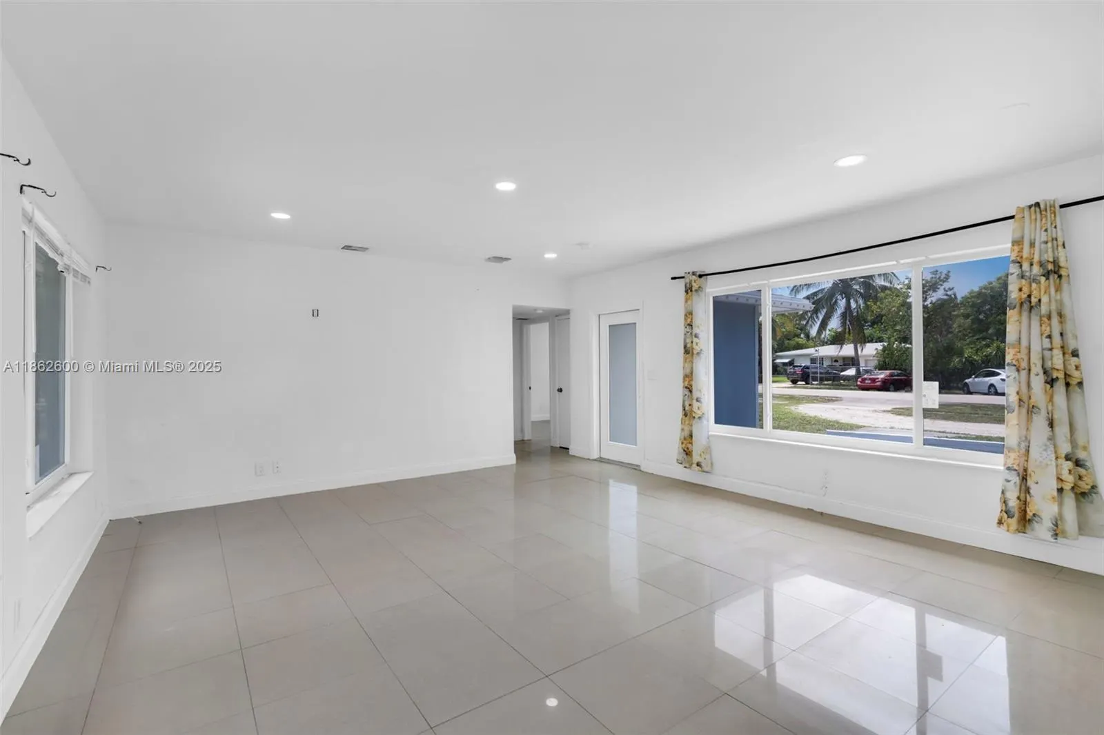 640 E Melrose Cir