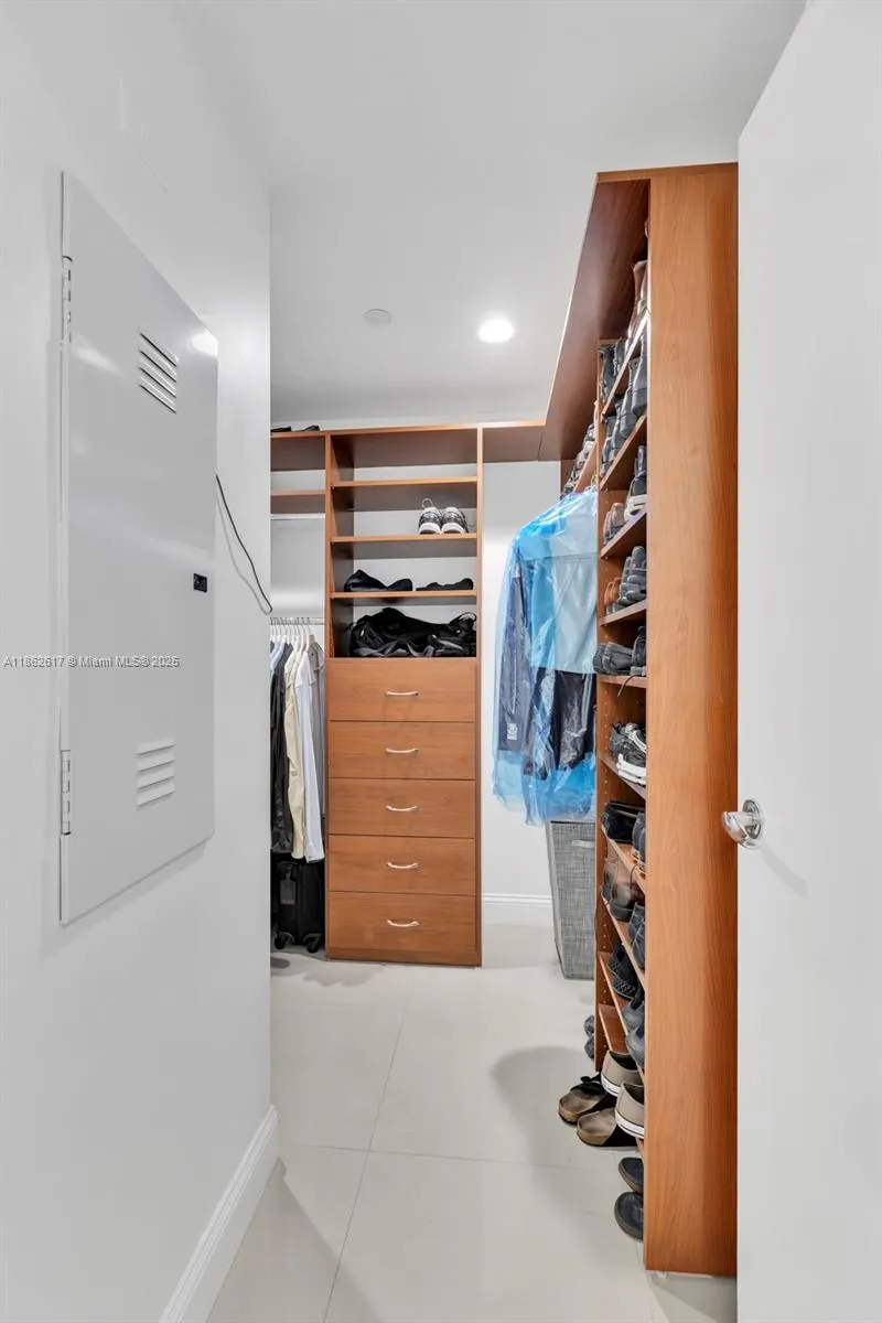 2950 NE 188th St, #315