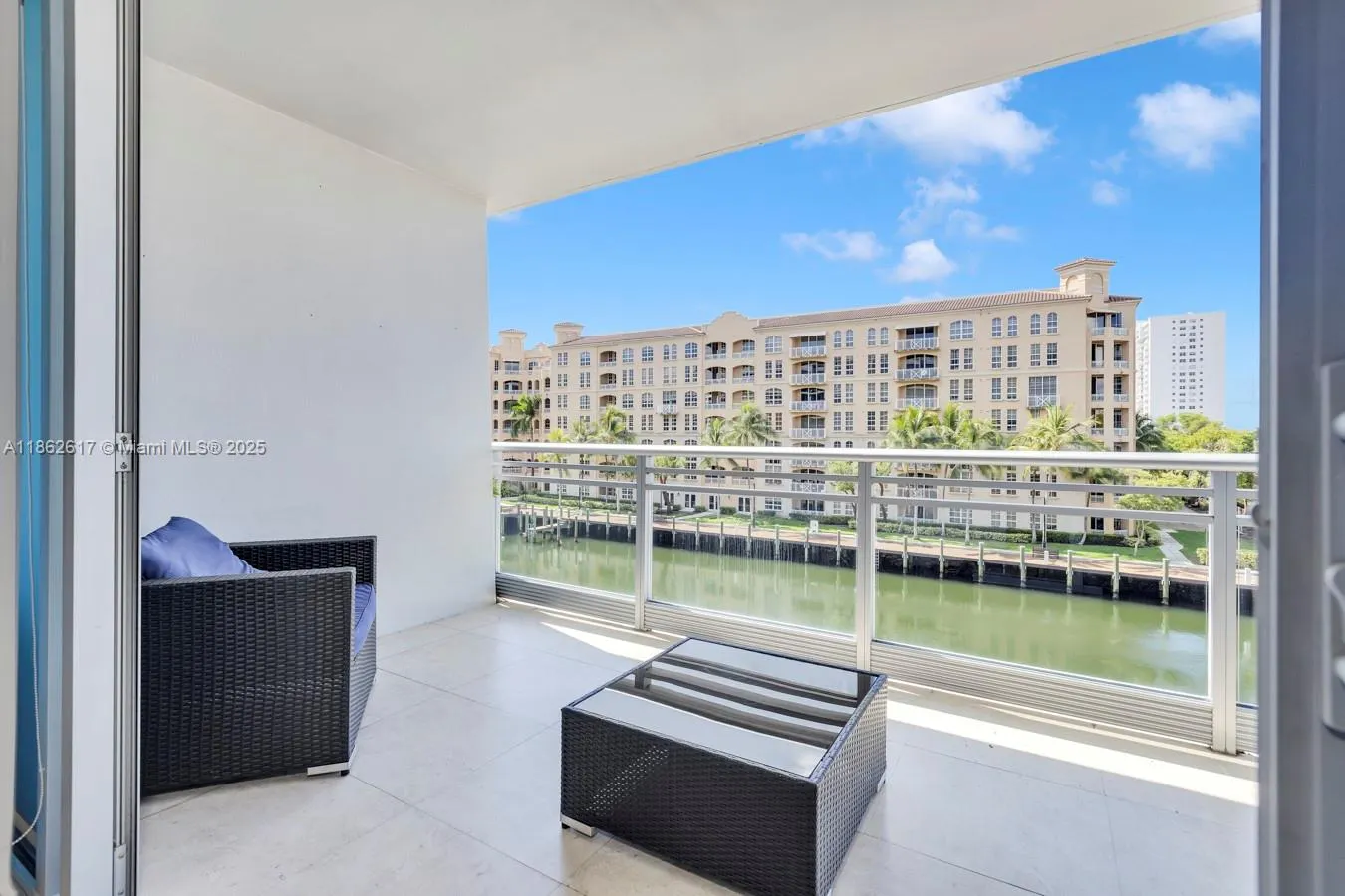 2950 NE 188th St, #315