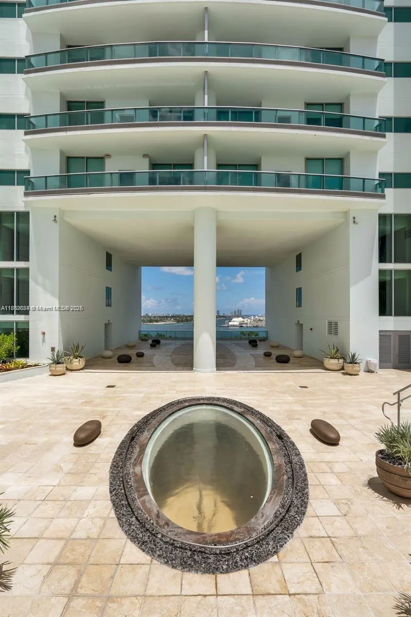 900 Biscayne Blvd, #5208