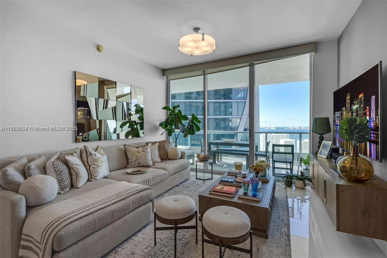 900 Biscayne Blvd, #5208