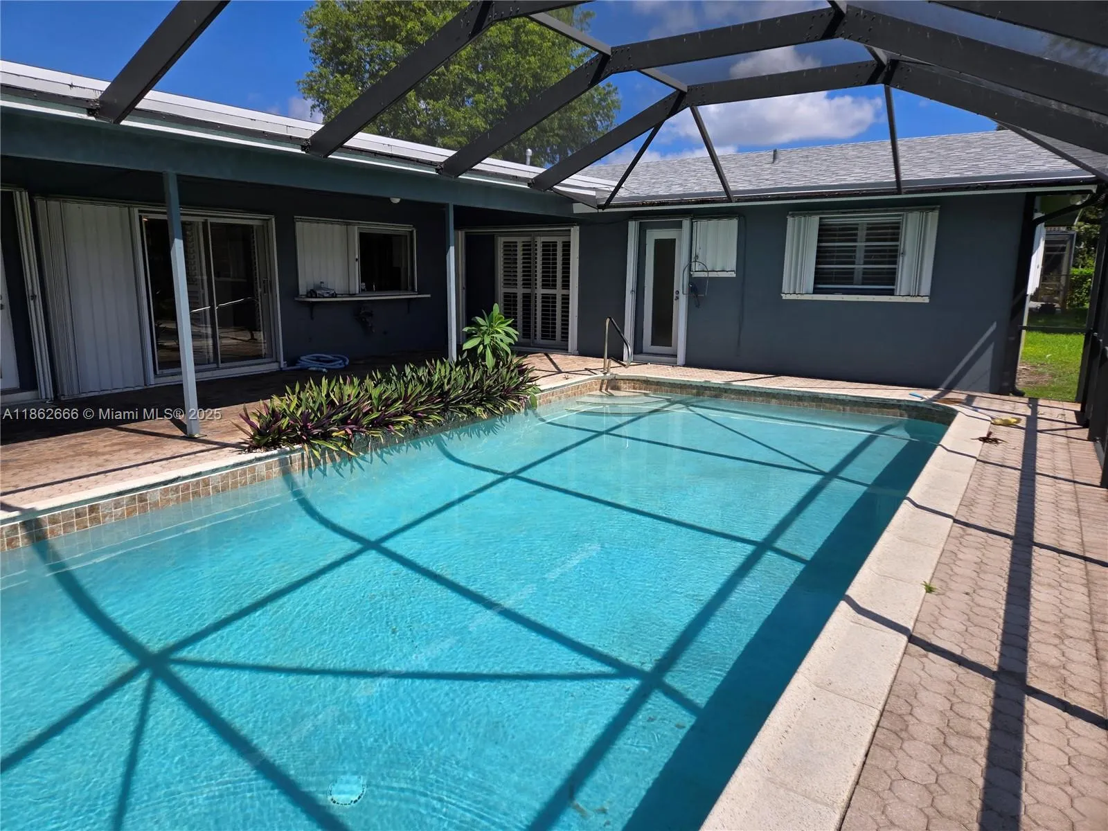 520 NW 75th Ter