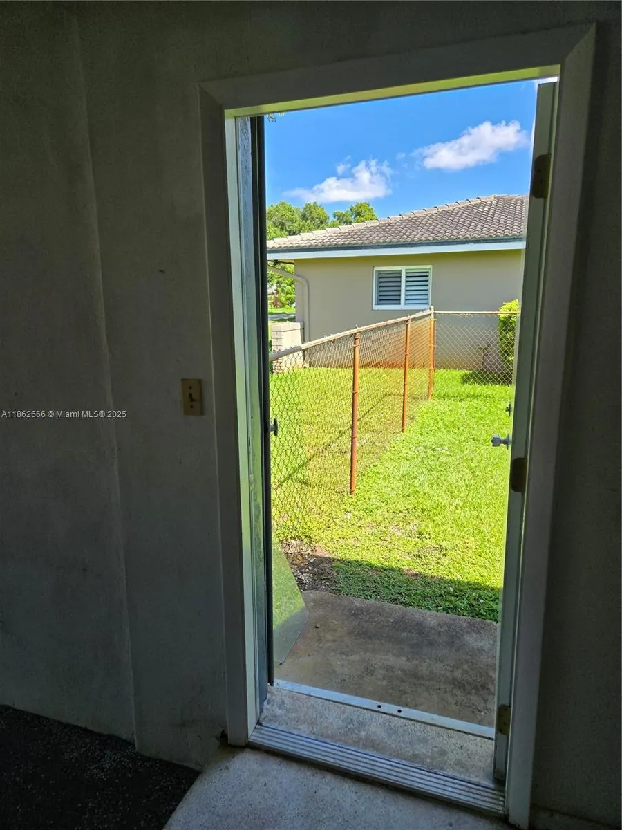 520 NW 75th Ter