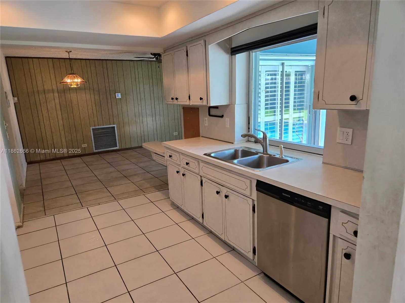 520 NW 75th Ter