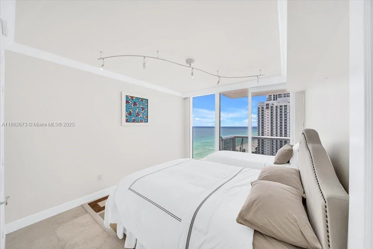 18911 Collins Ave, #1903