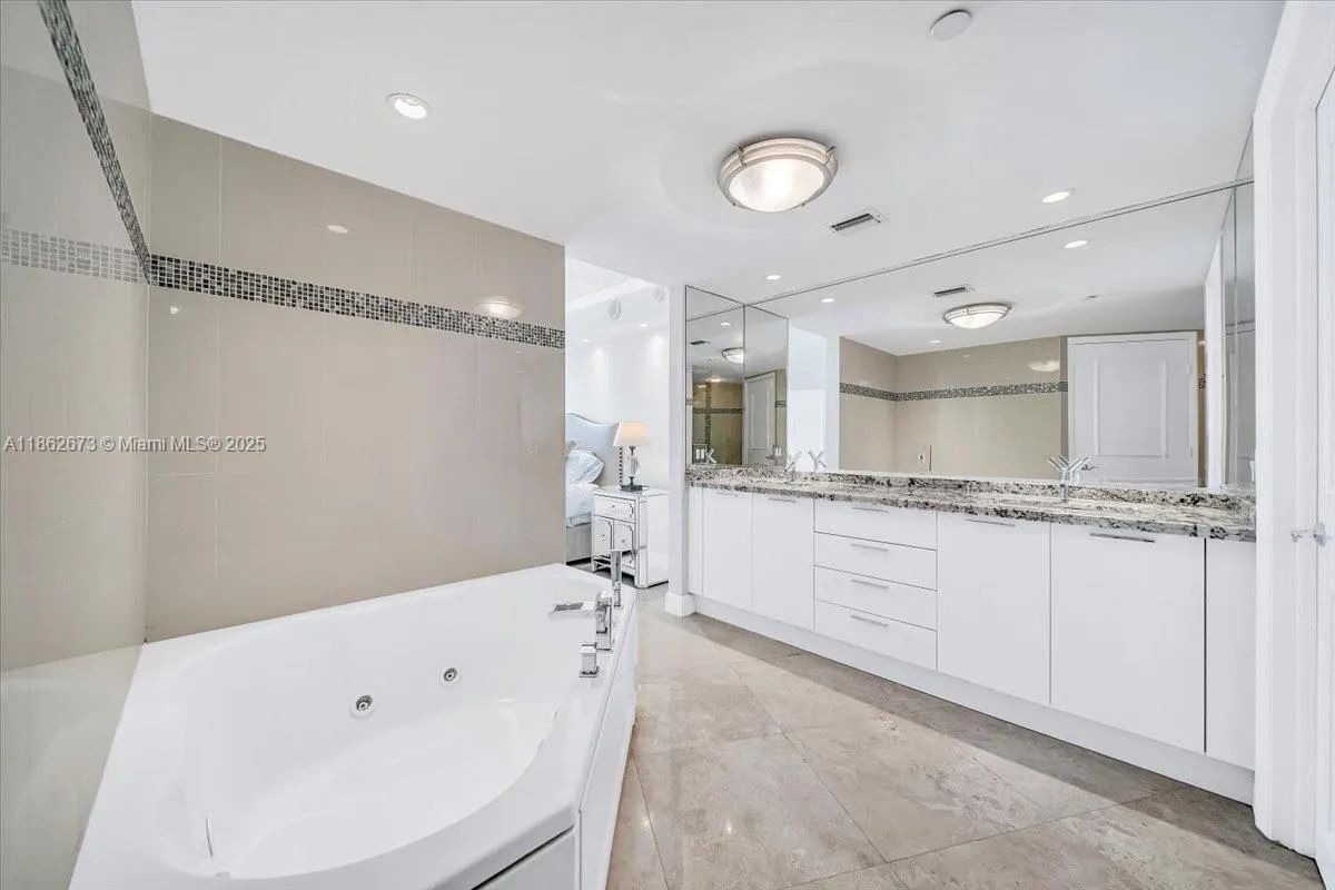 18911 Collins Ave, #1903