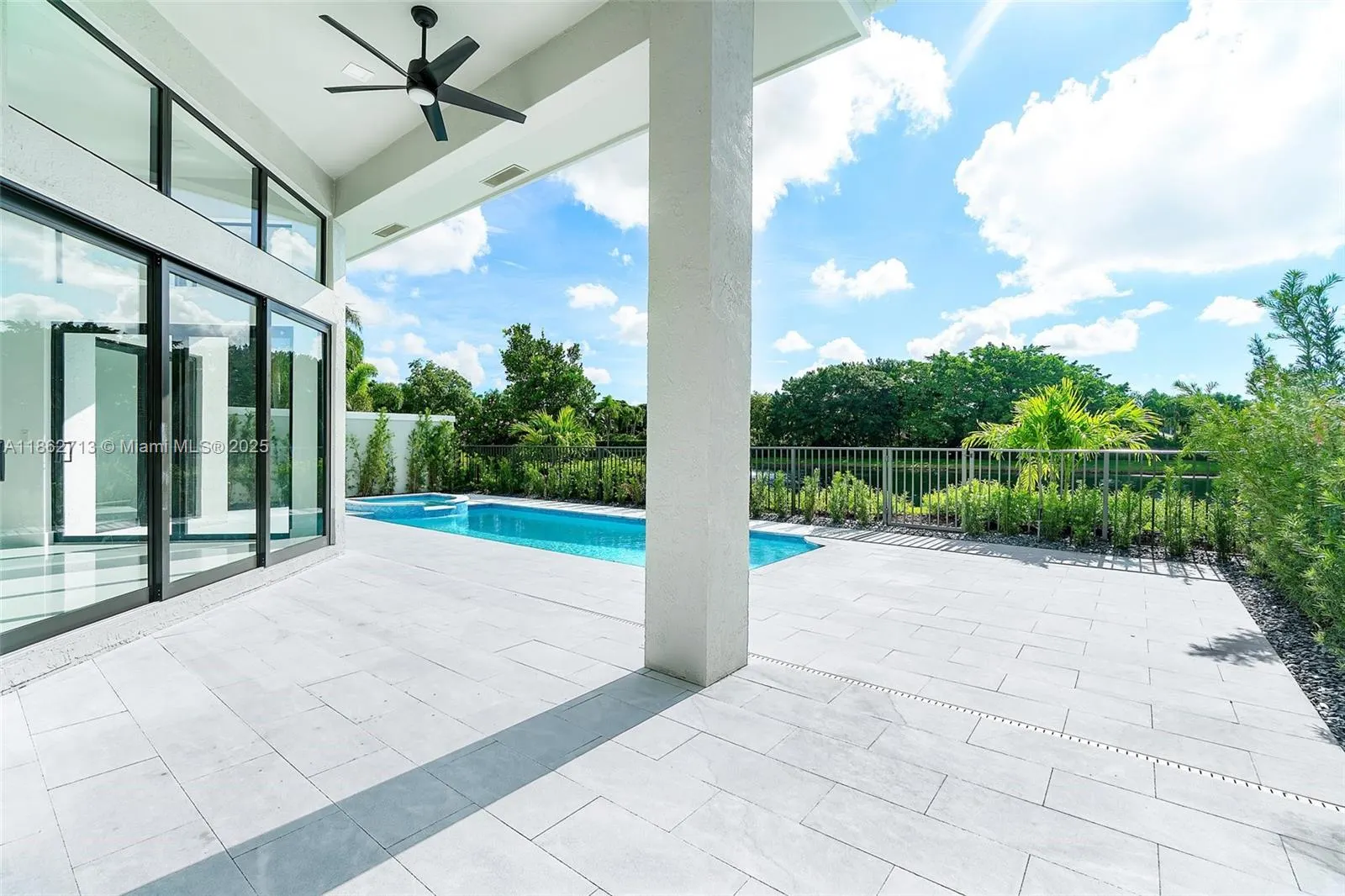 118 Emerald Key Ln
