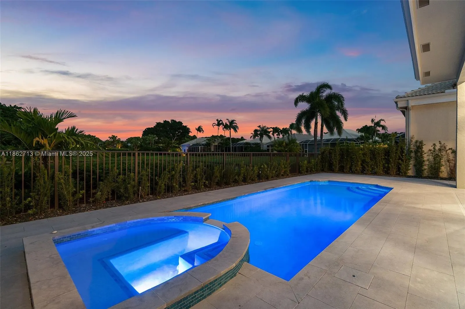 118 Emerald Key Ln