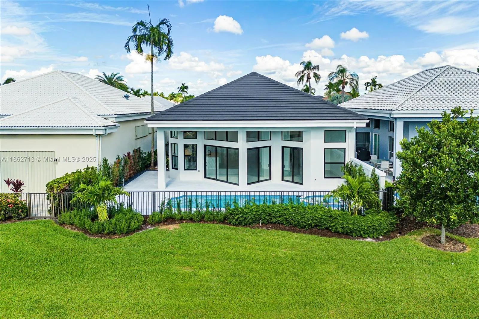 118 Emerald Key Ln