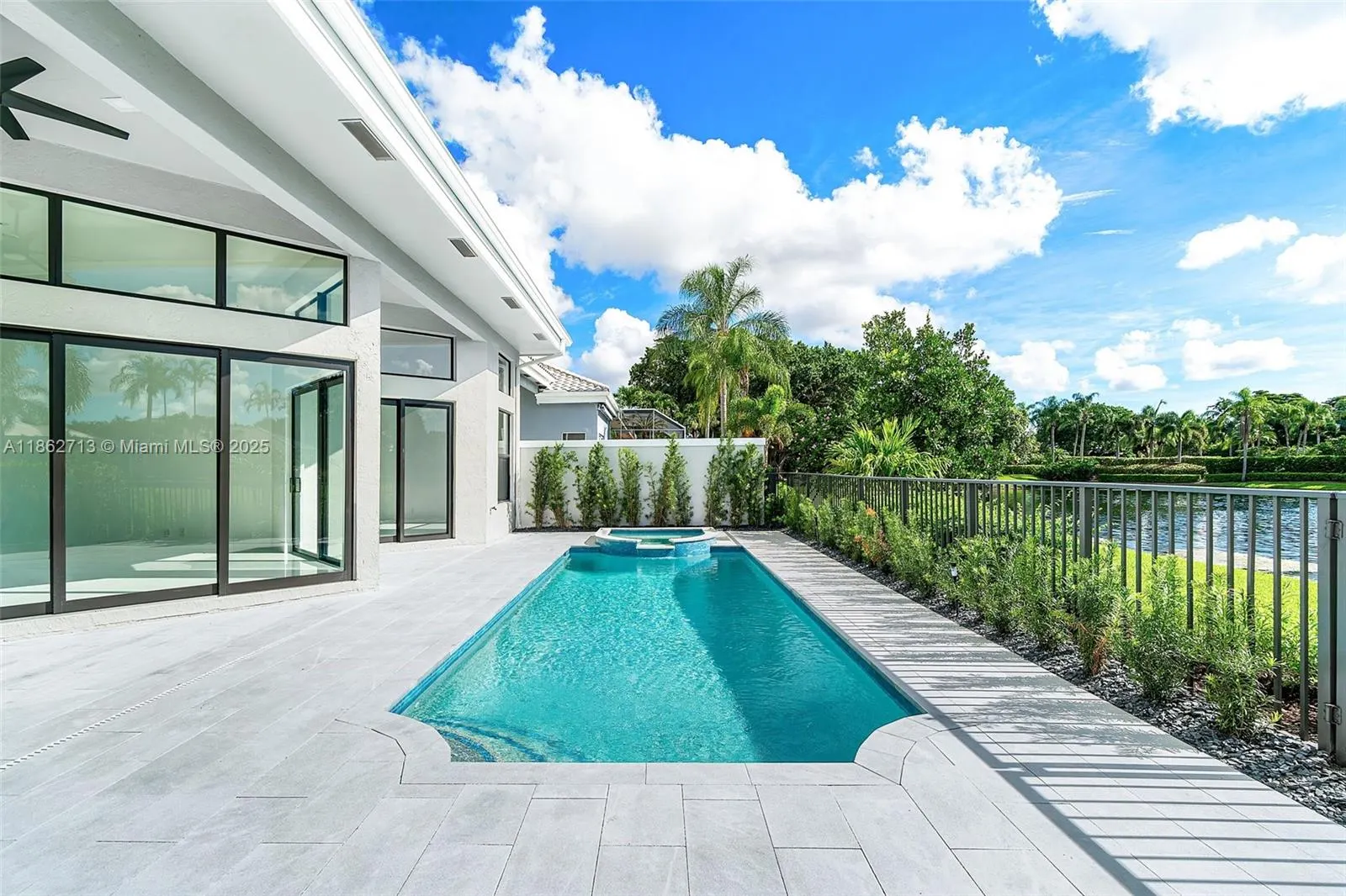 118 Emerald Key Ln