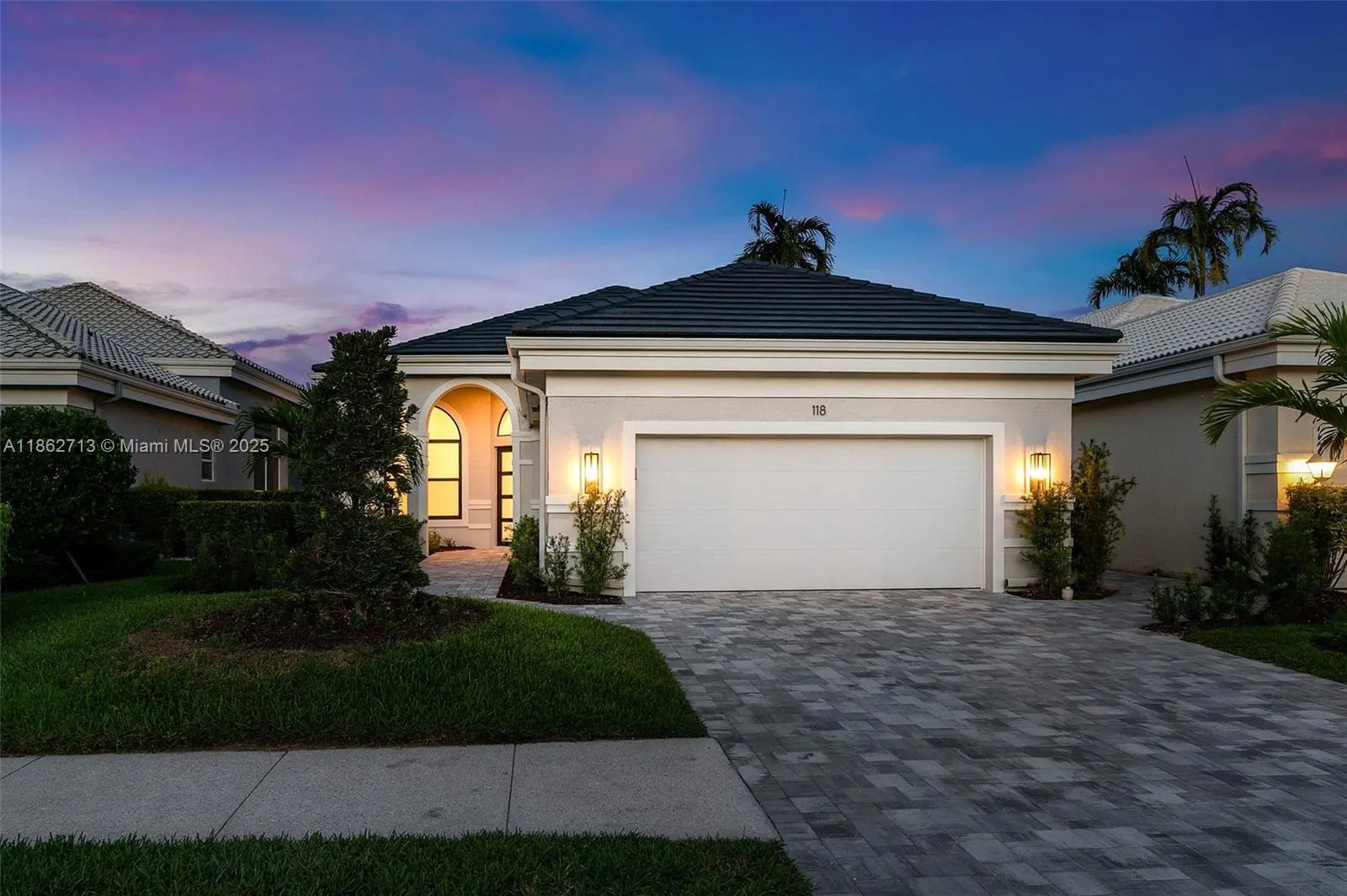 118 Emerald Key Ln