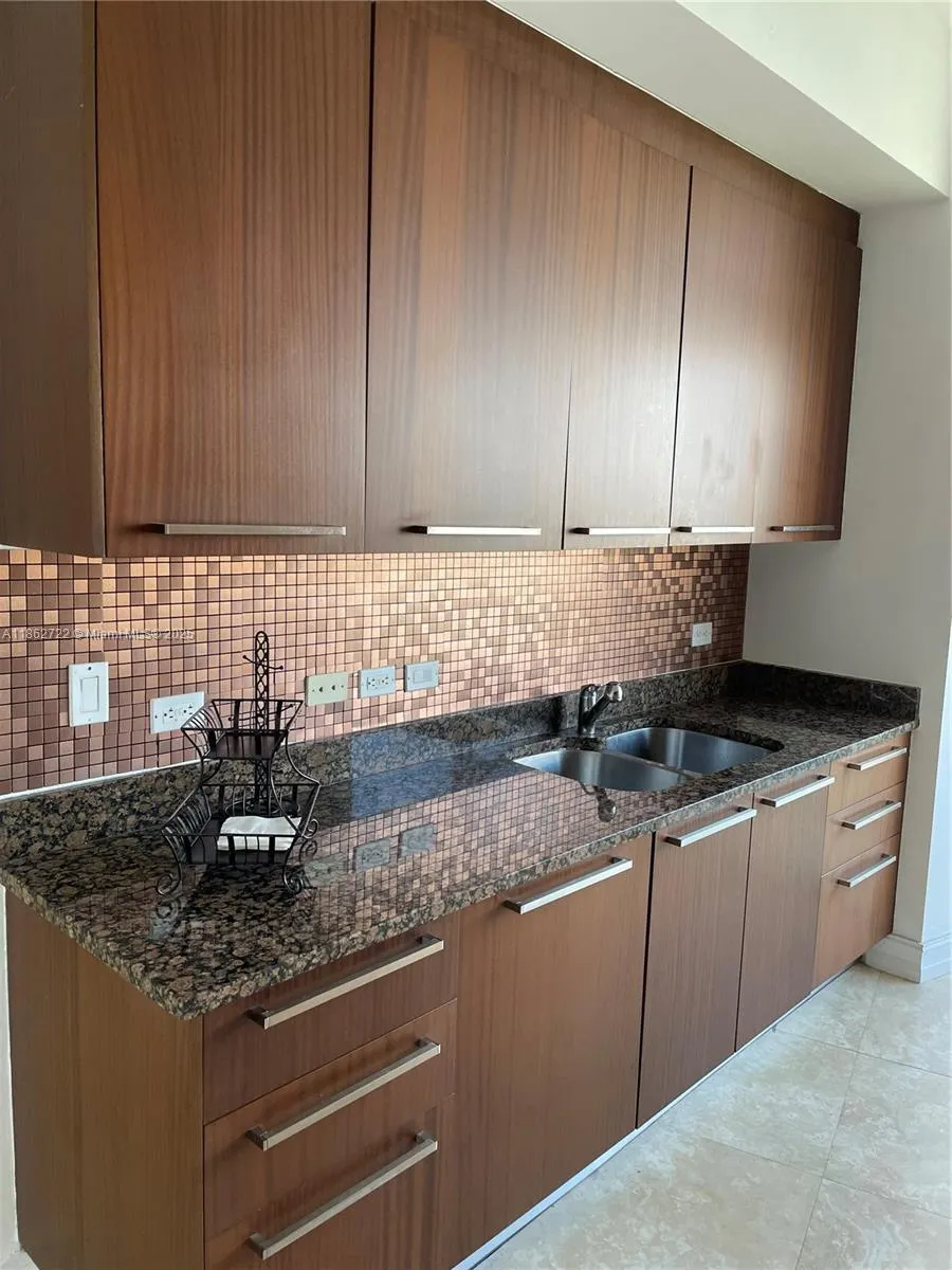 16001 Collins Ave, #1605