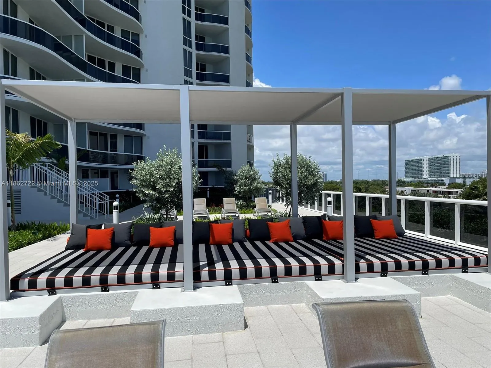 16001 Collins Ave, #1605