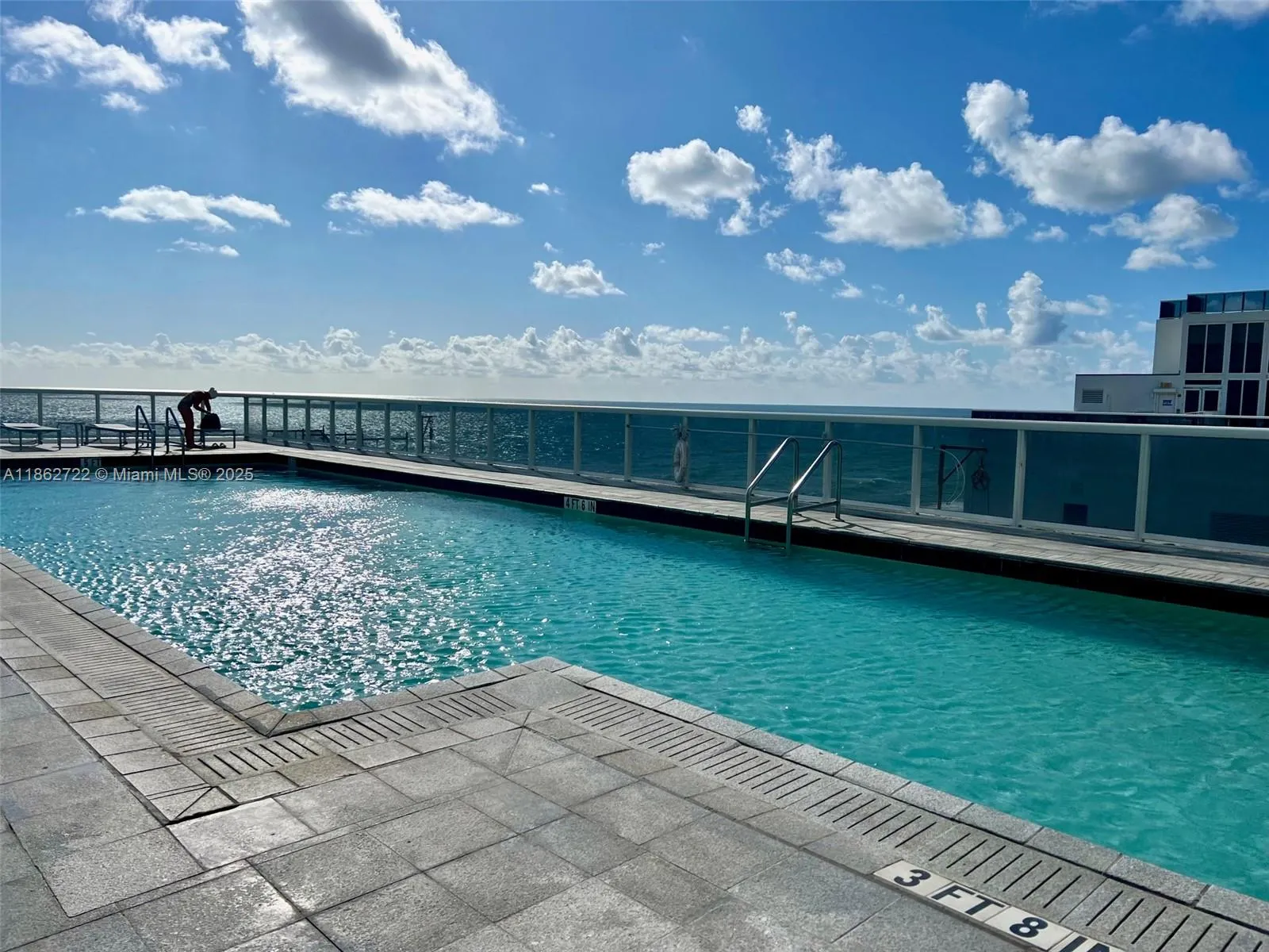 16001 Collins Ave, #1605