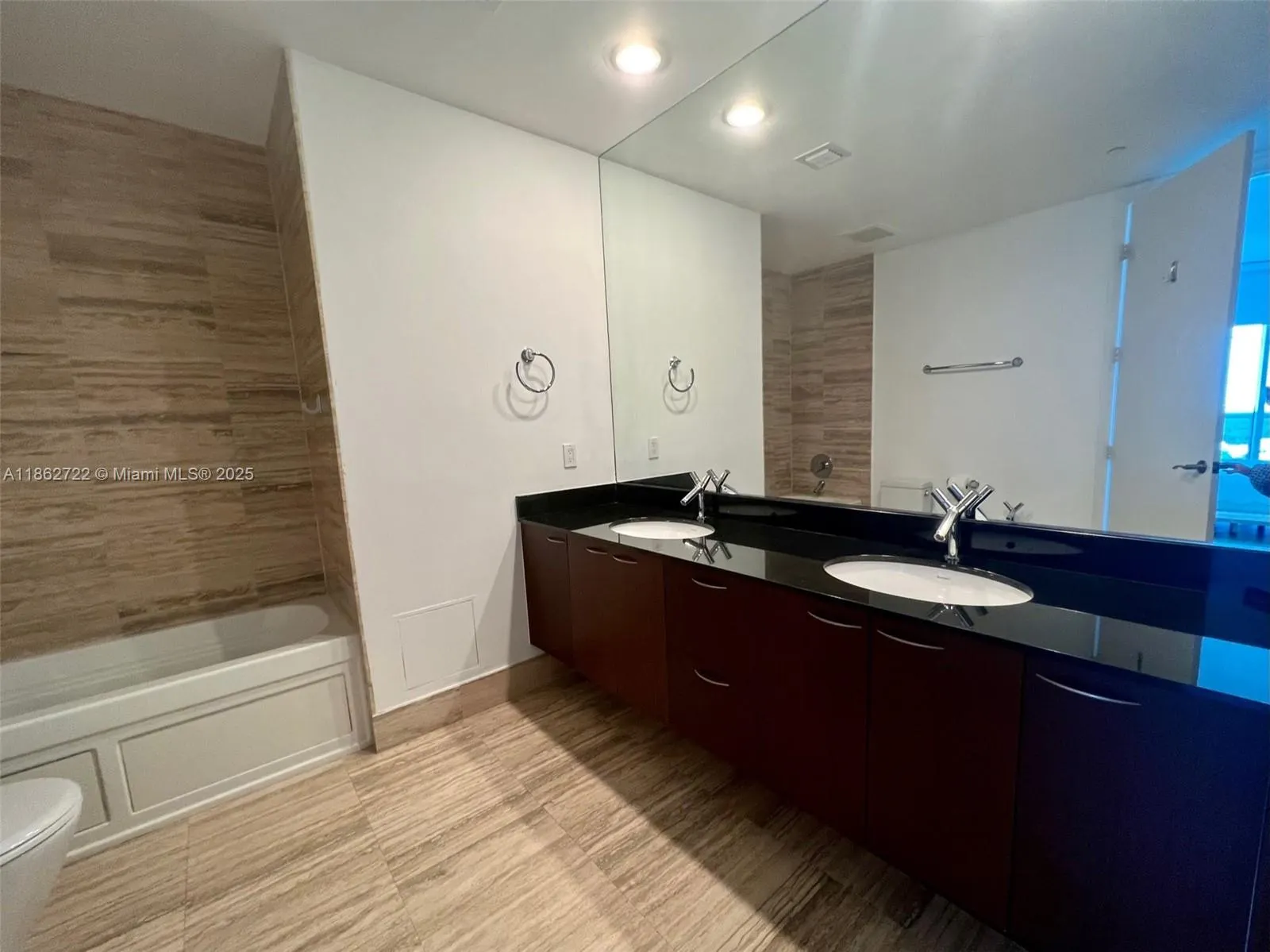 16001 Collins Ave, #1605