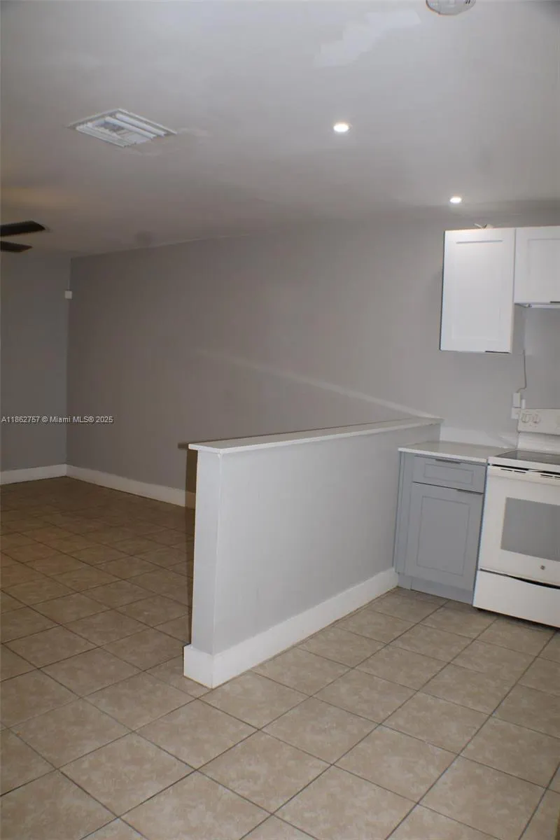 3133 SW 13th St, #1-2