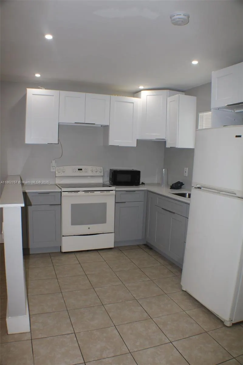 3133 SW 13th St, #1-2