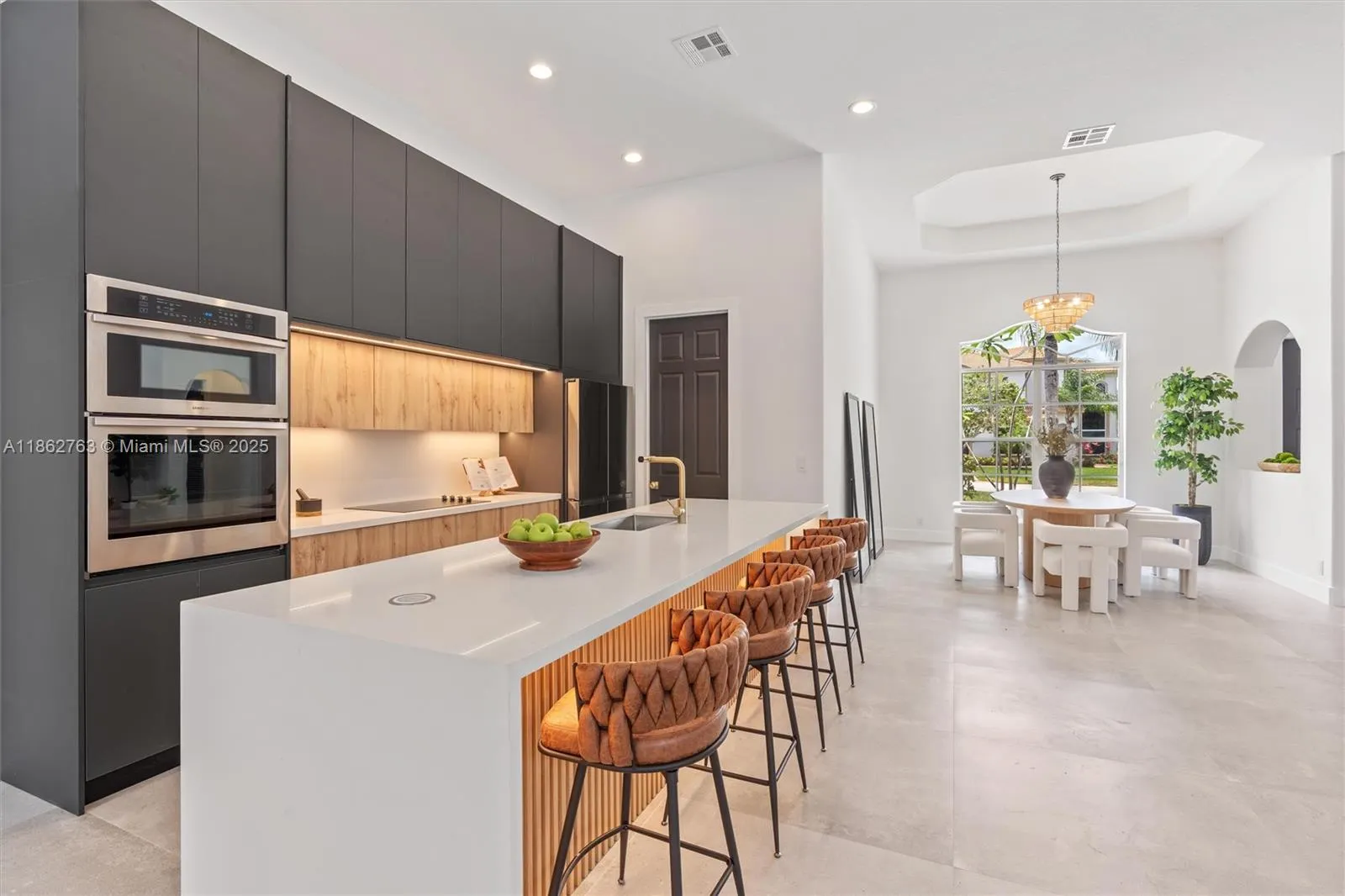 10275 Oak Meadow Ln