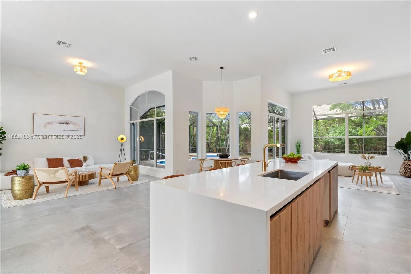 10275 Oak Meadow Ln