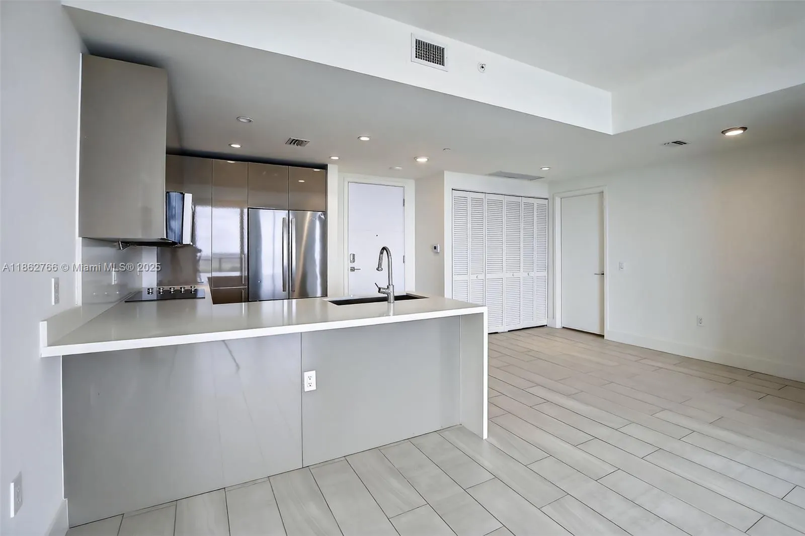 2000 Metropica Way, #2302