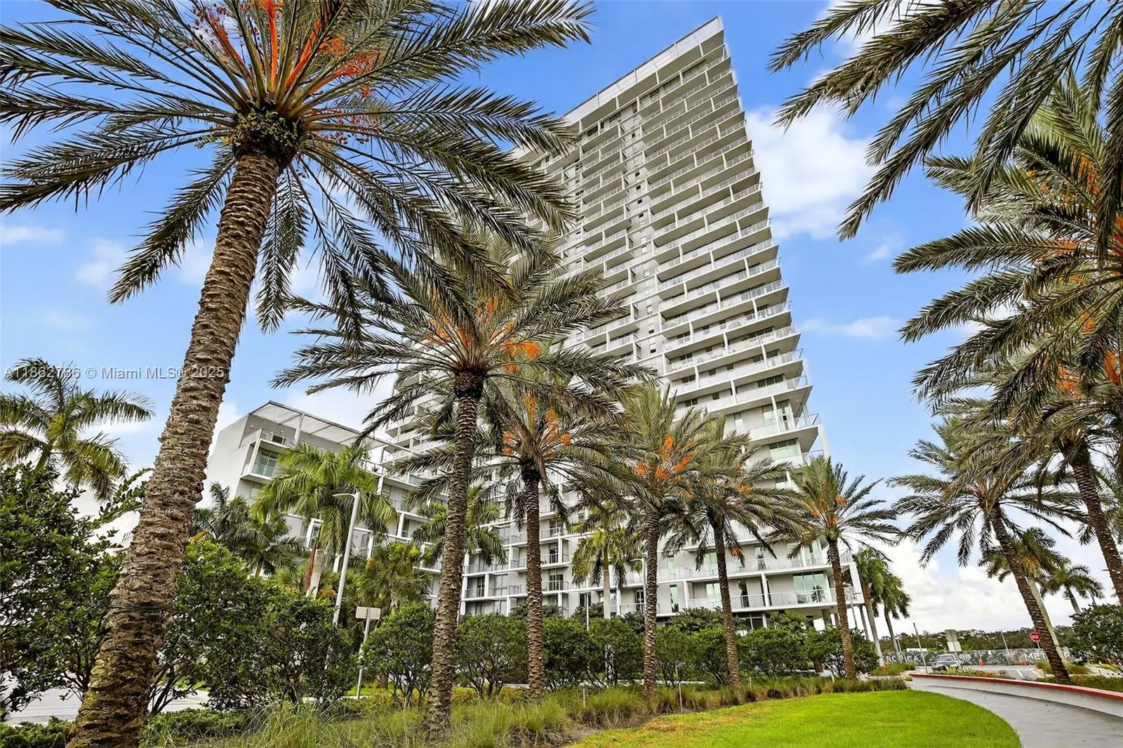 2000 Metropica Way, #2302