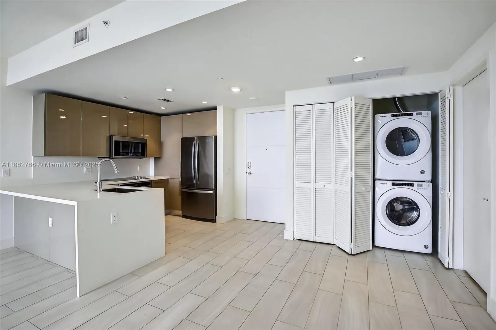 2000 Metropica Way, #2302