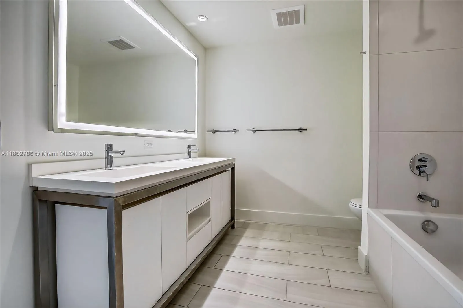 2000 Metropica Way, #2302