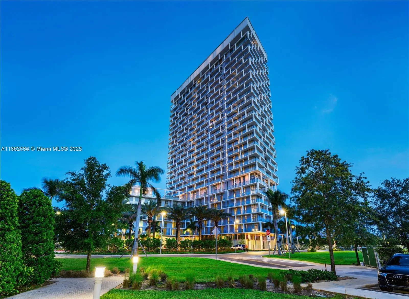 2000 Metropica Way, #2302