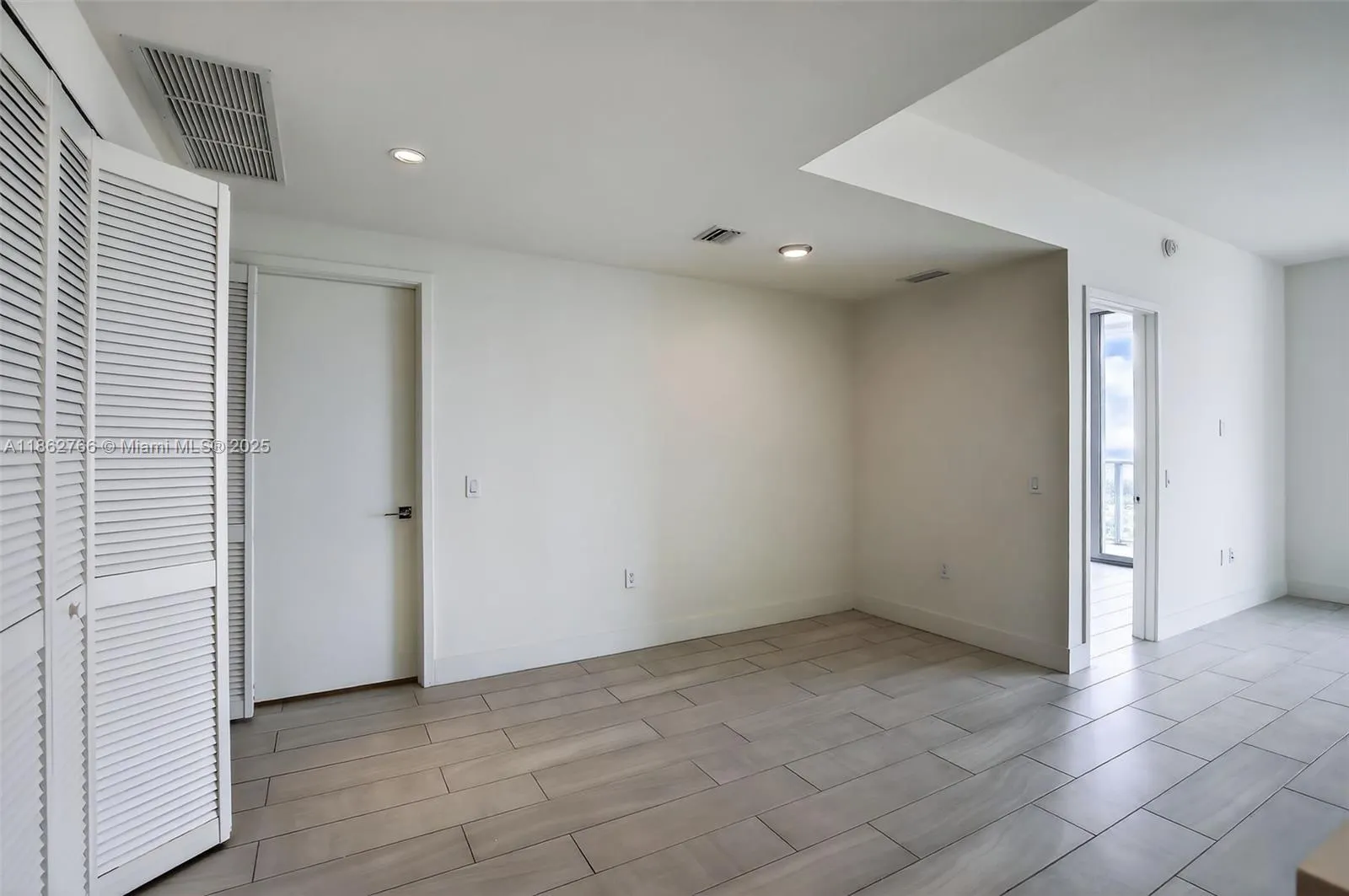 2000 Metropica Way, #2302