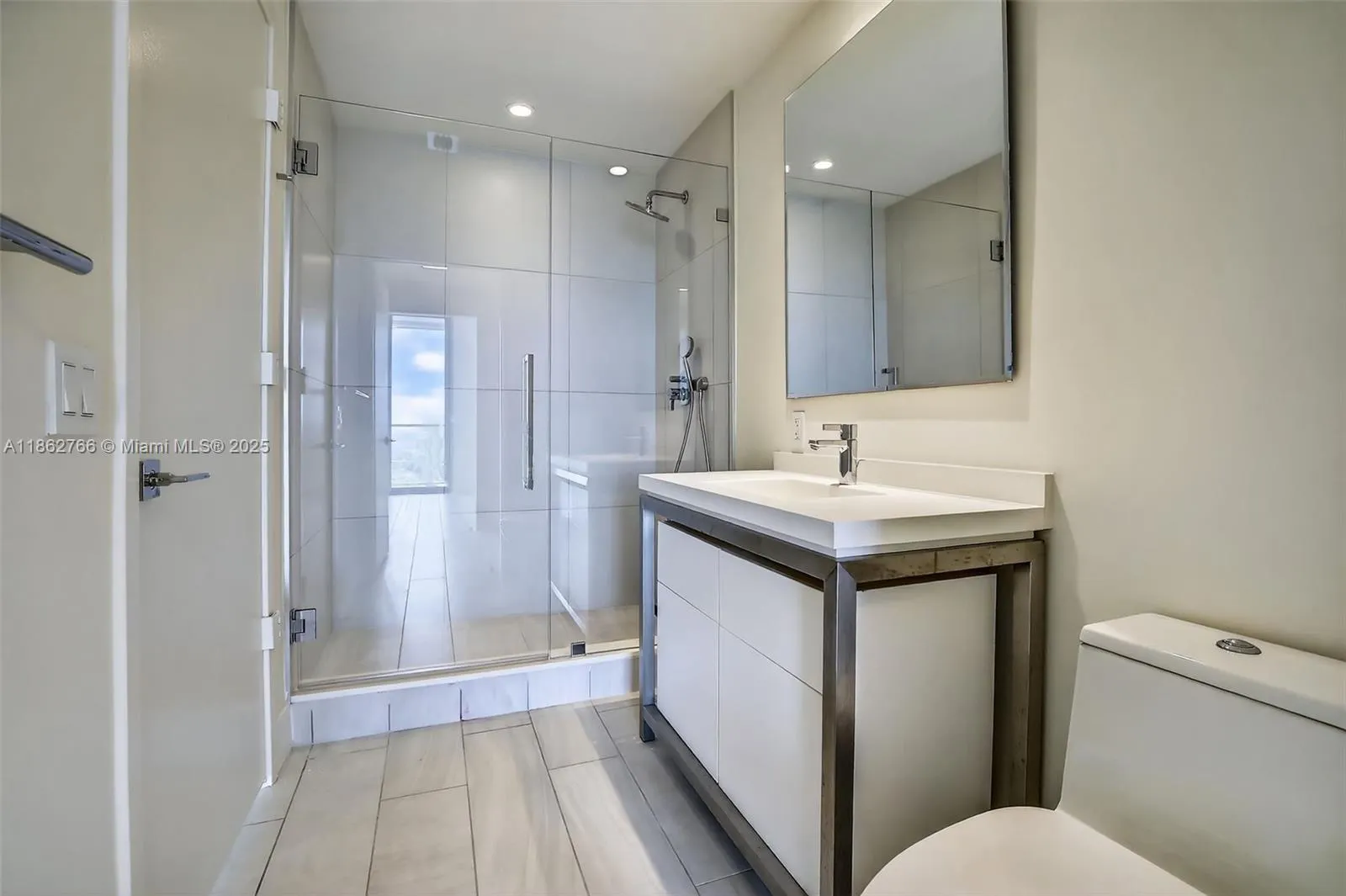 2000 Metropica Way, #2302
