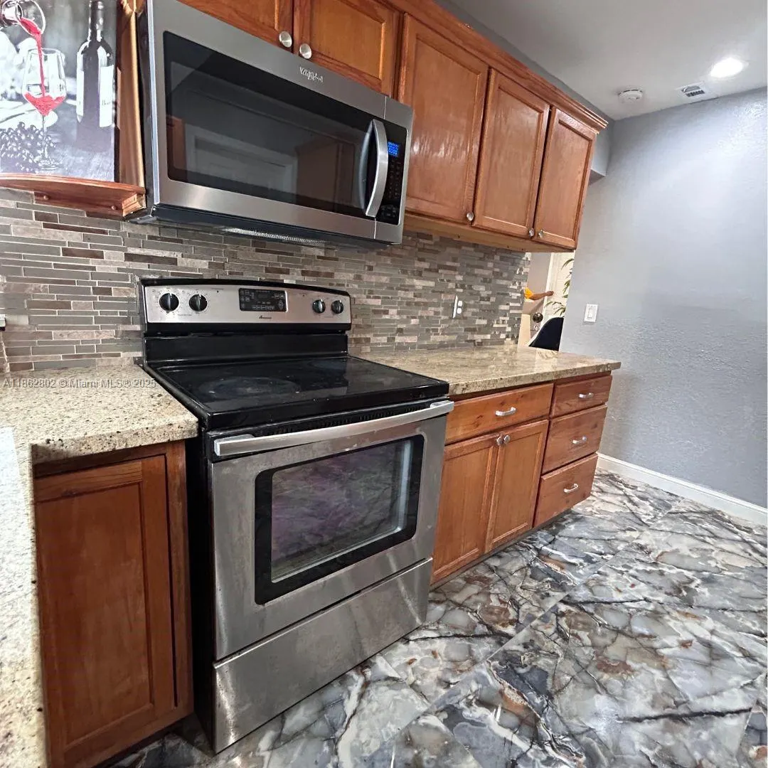 221 NE 24th St