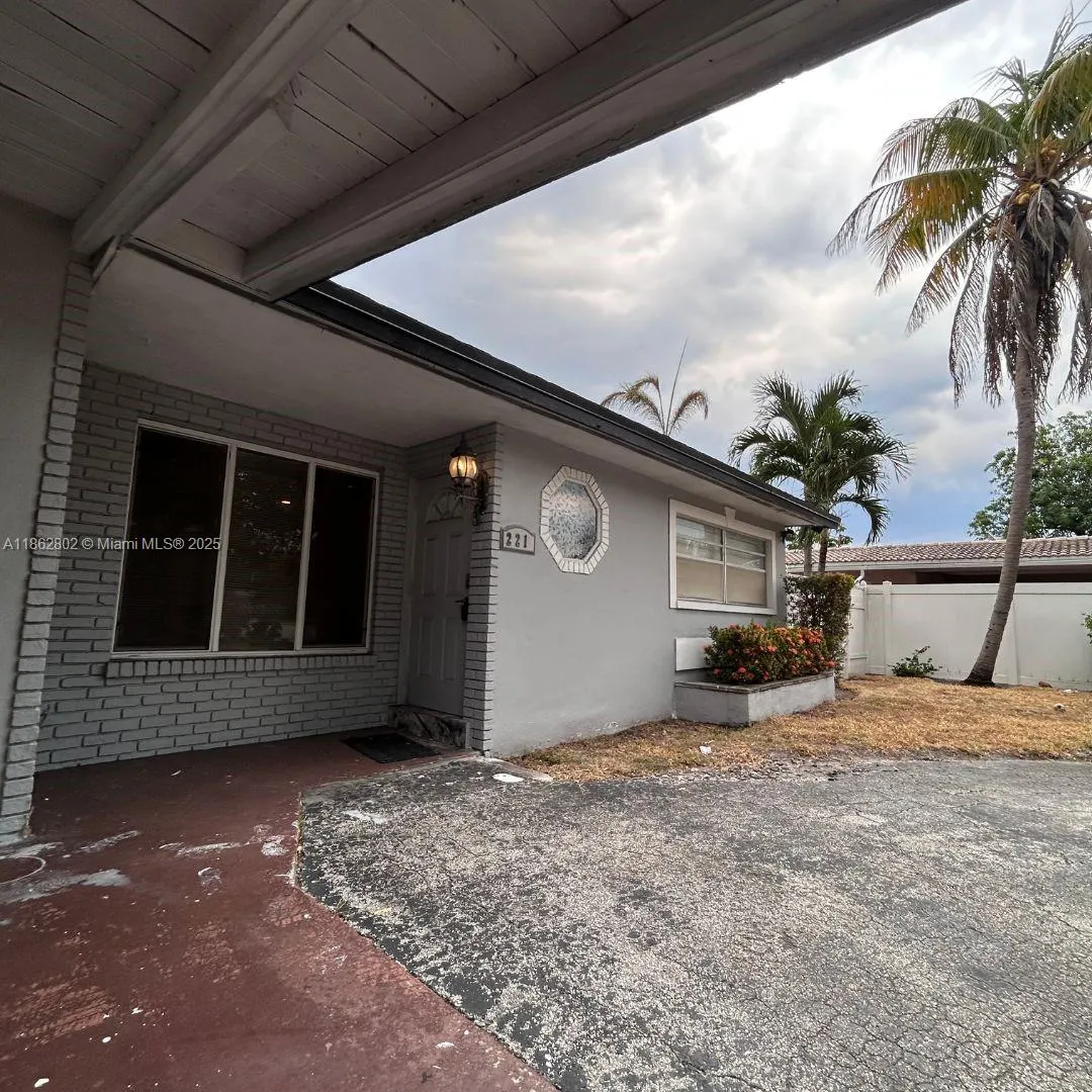 221 NE 24th St
