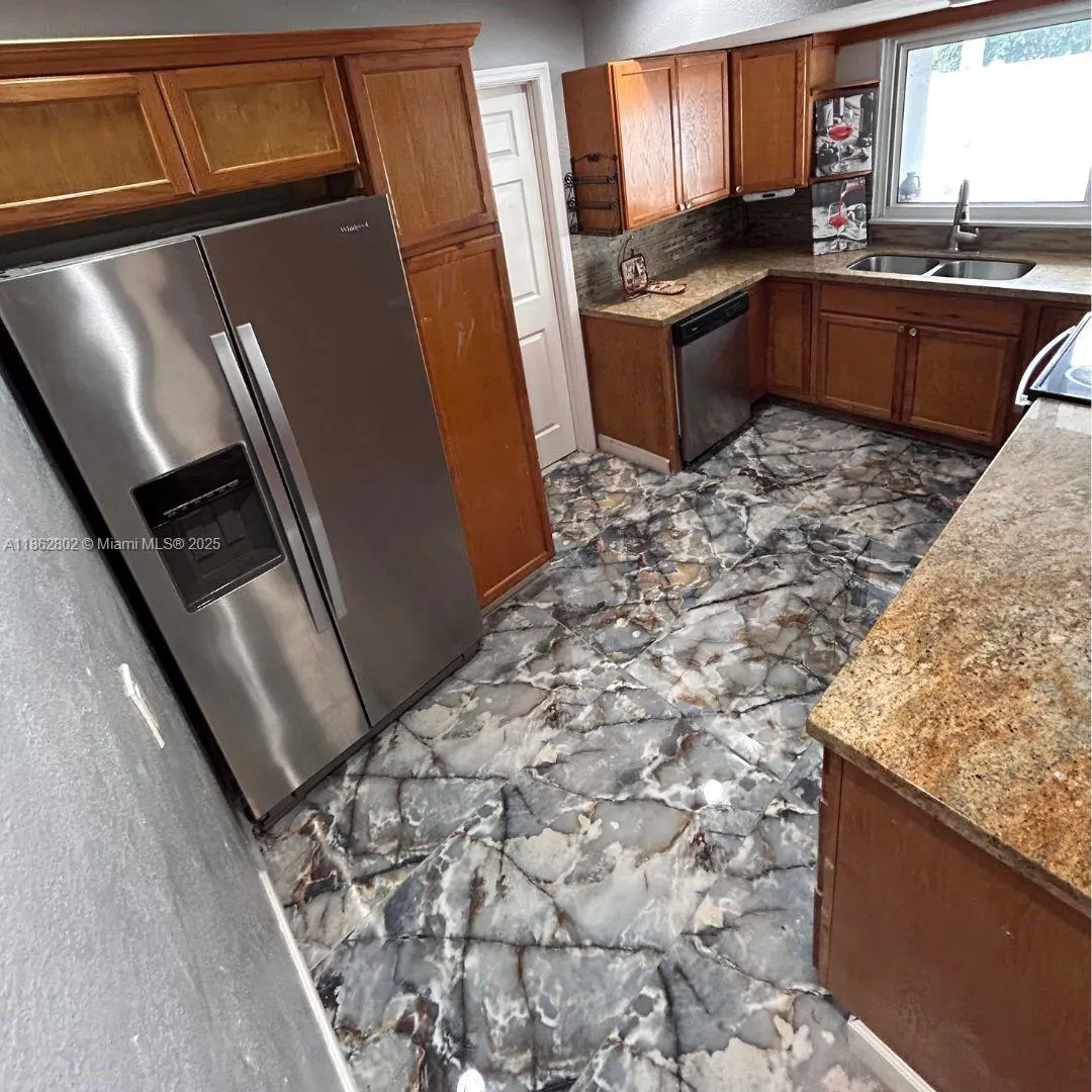 221 NE 24th St