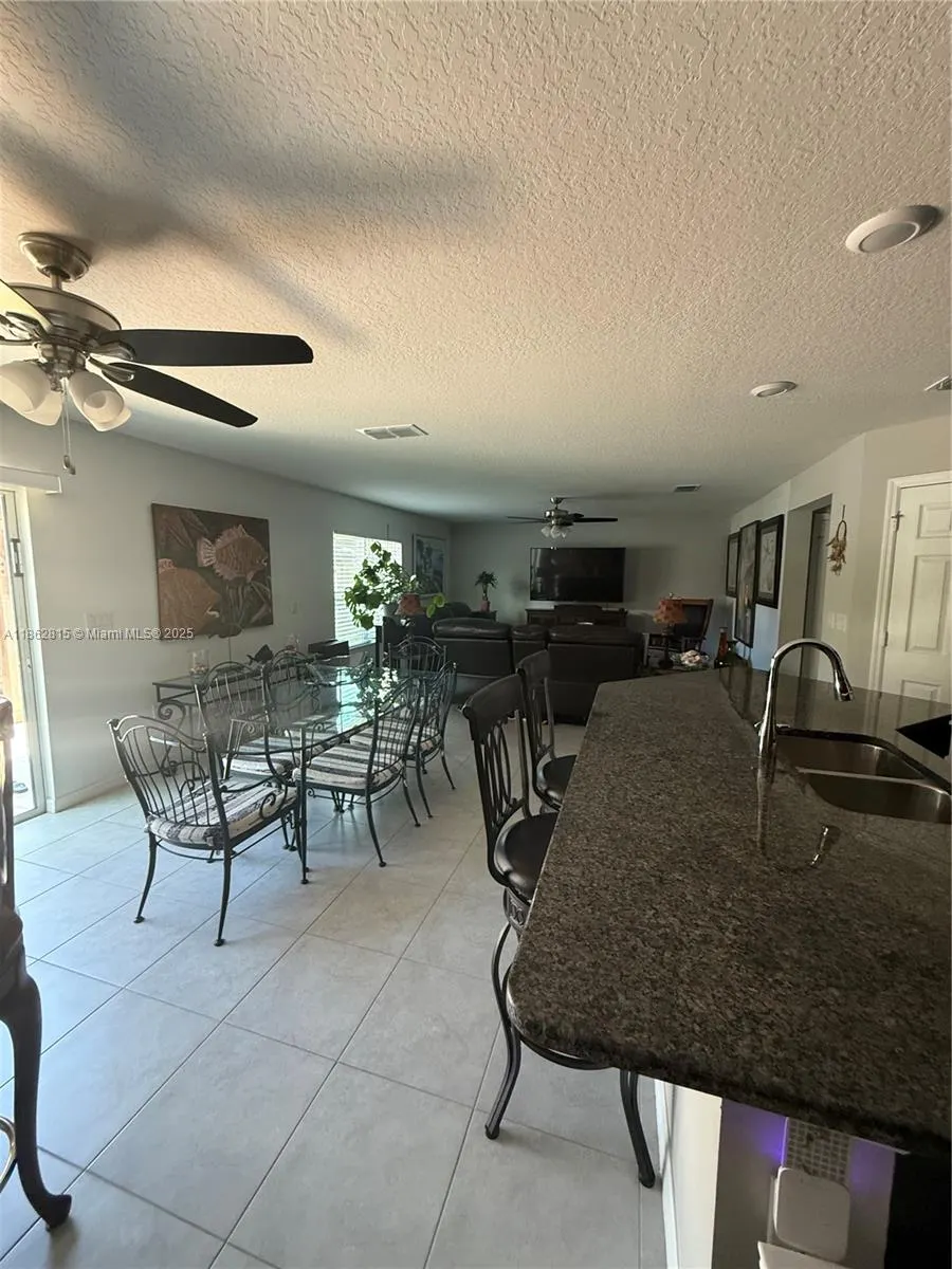 5900 NW Pine Trail Cir