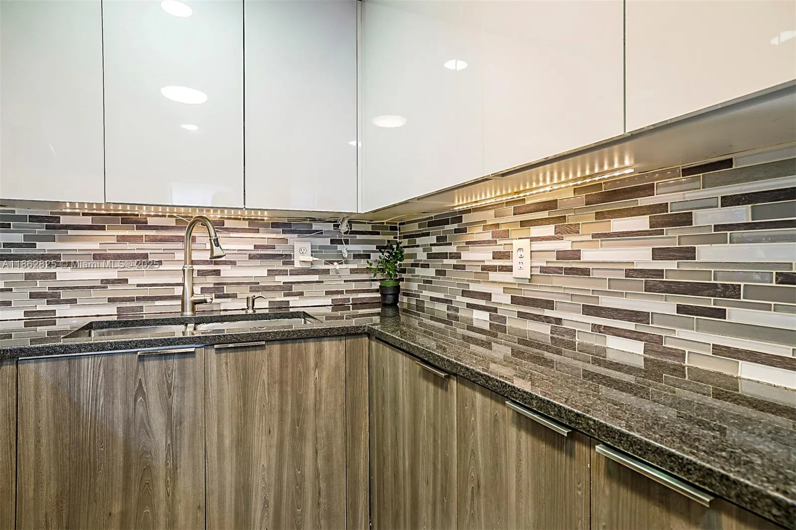 1705 W 57th St, #506