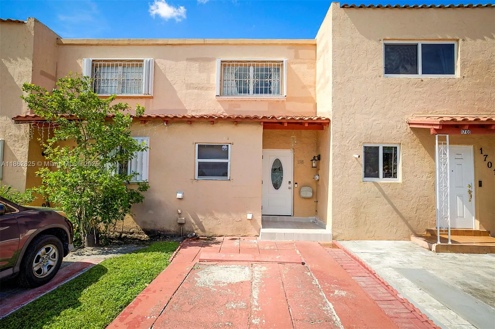 1705 W 57th St, #506