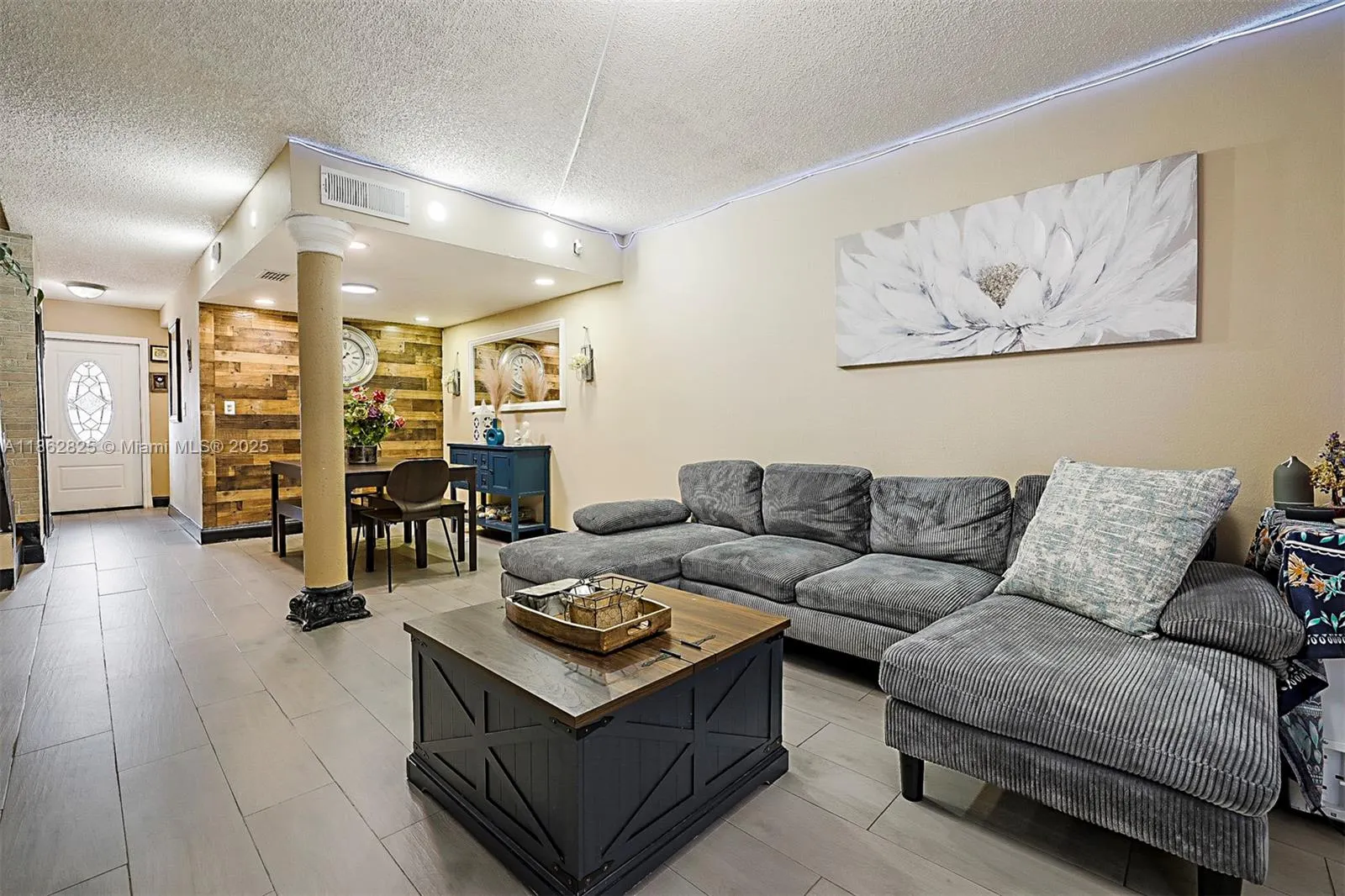 1705 W 57th St, #506