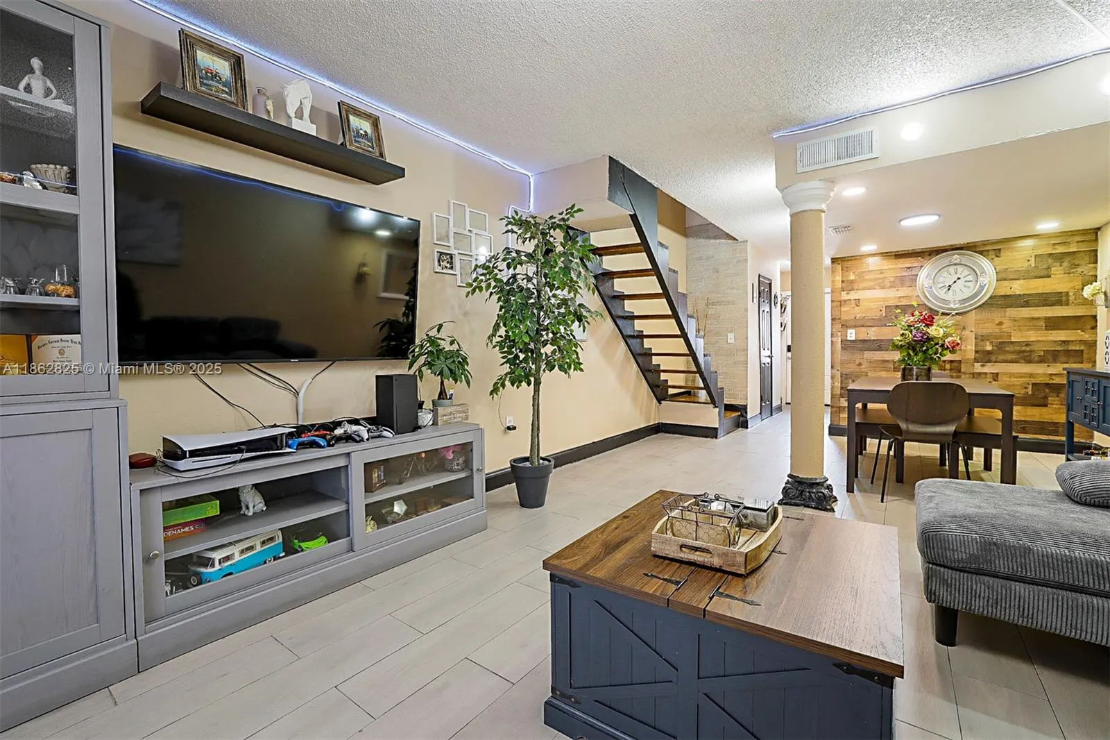 1705 W 57th St, #506
