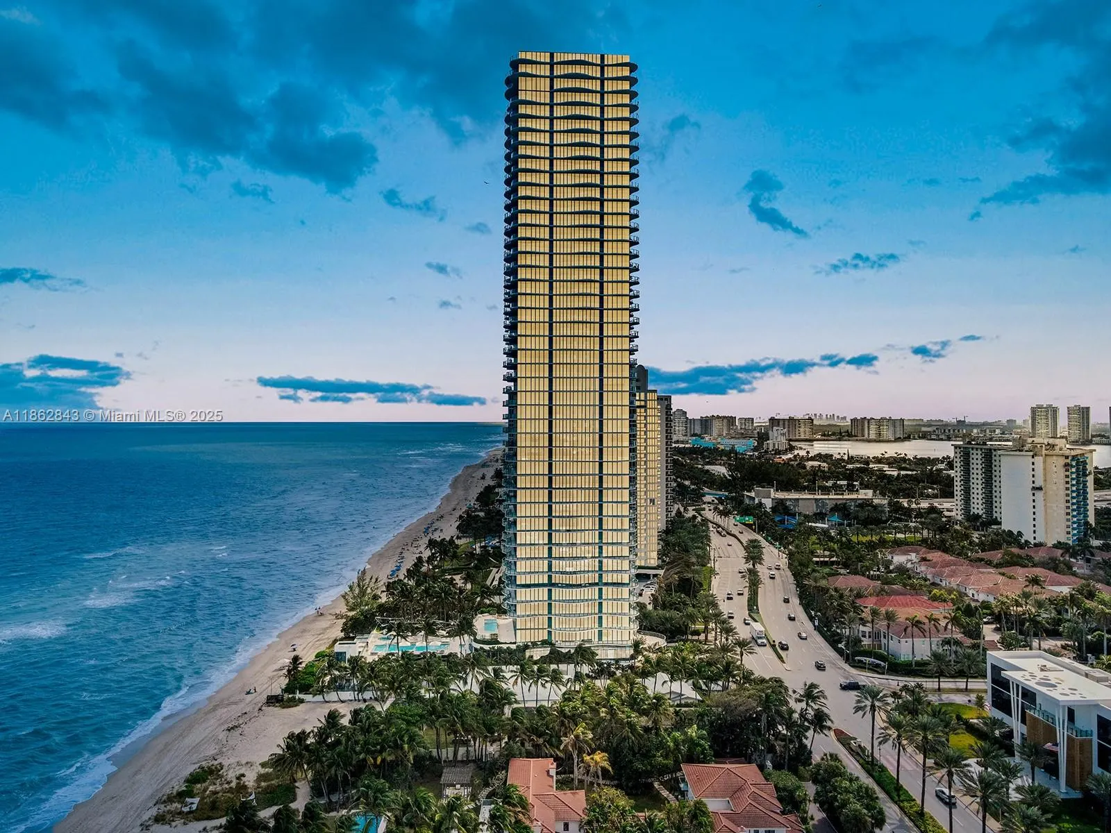 19575 Collins Ave, #9