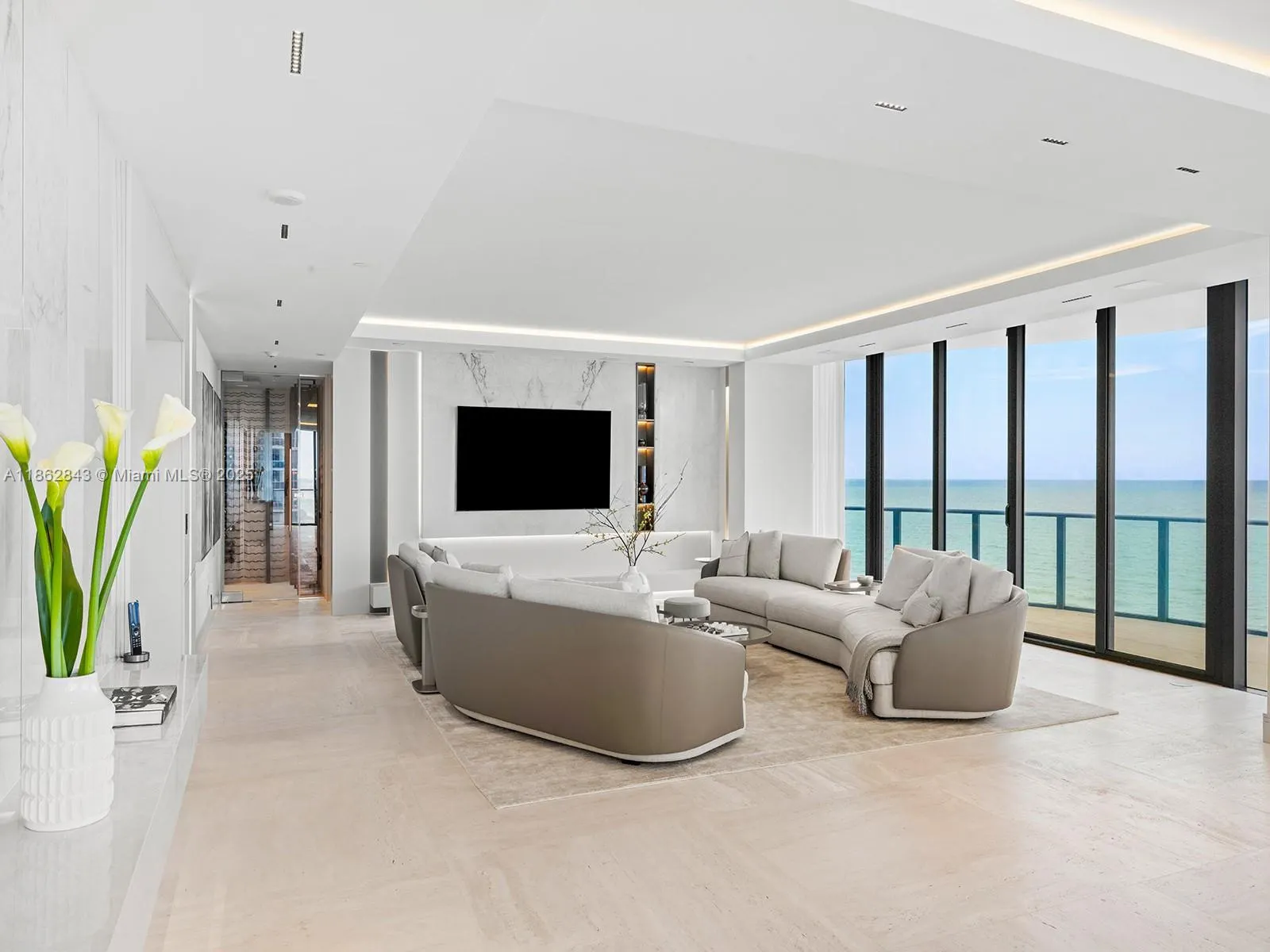 19575 Collins Ave, #9