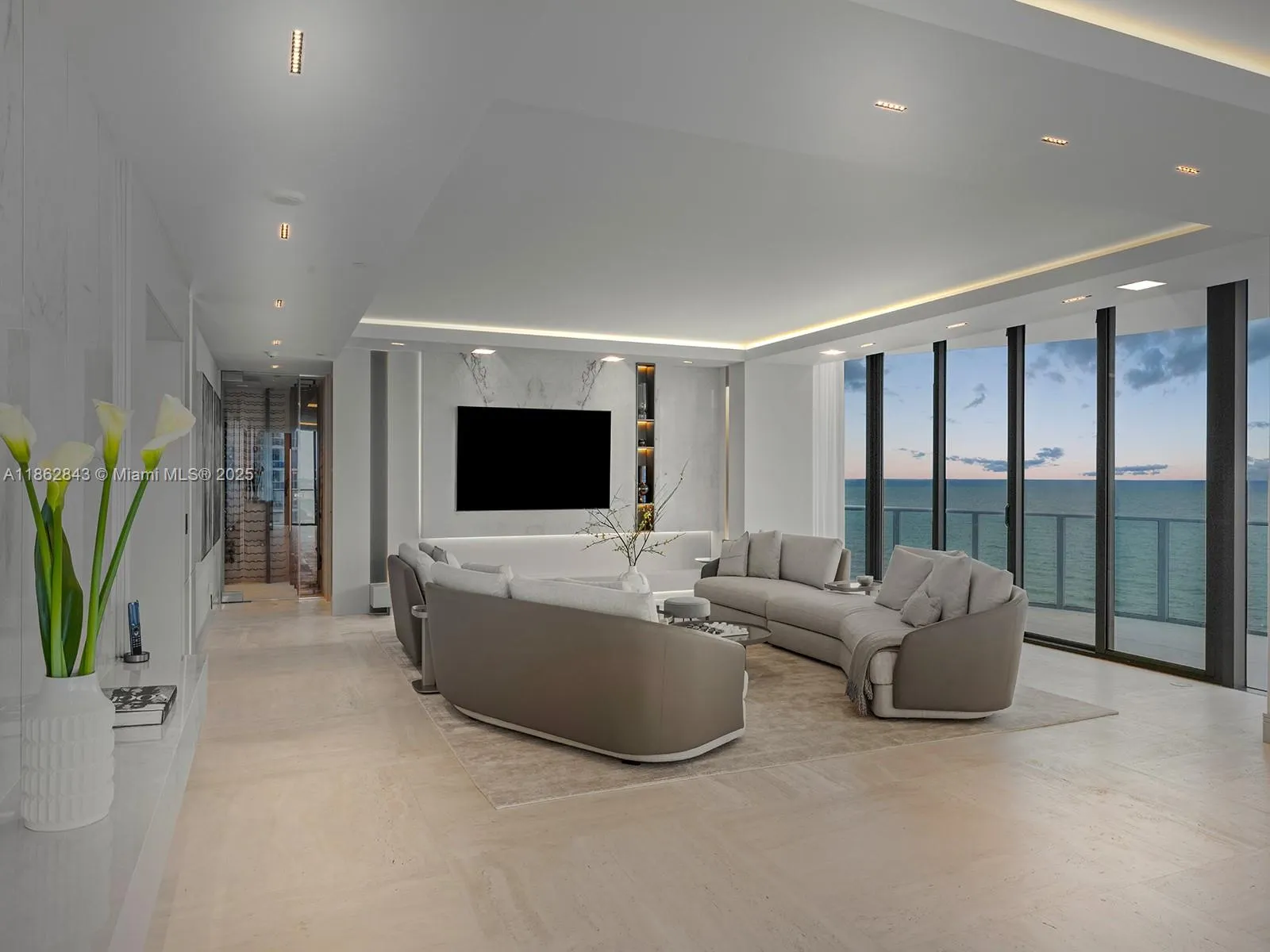 19575 Collins Ave, #9