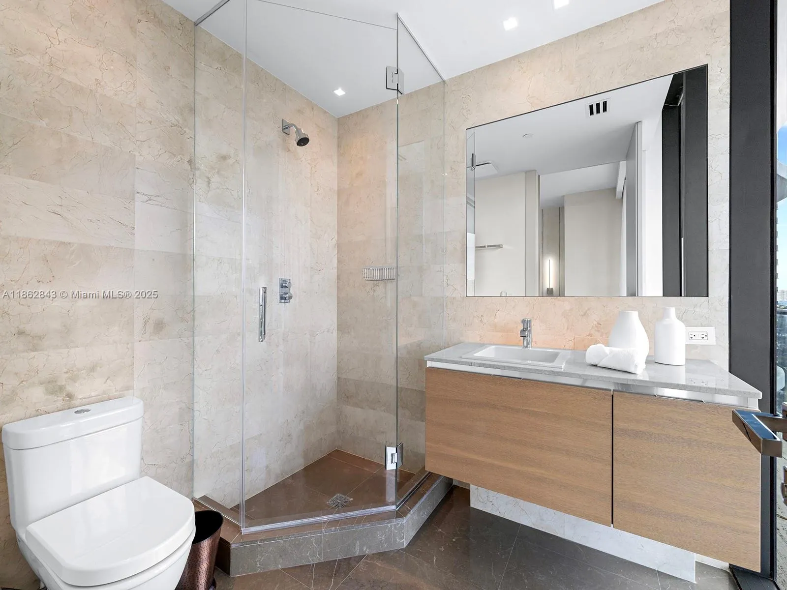 19575 Collins Ave, #9