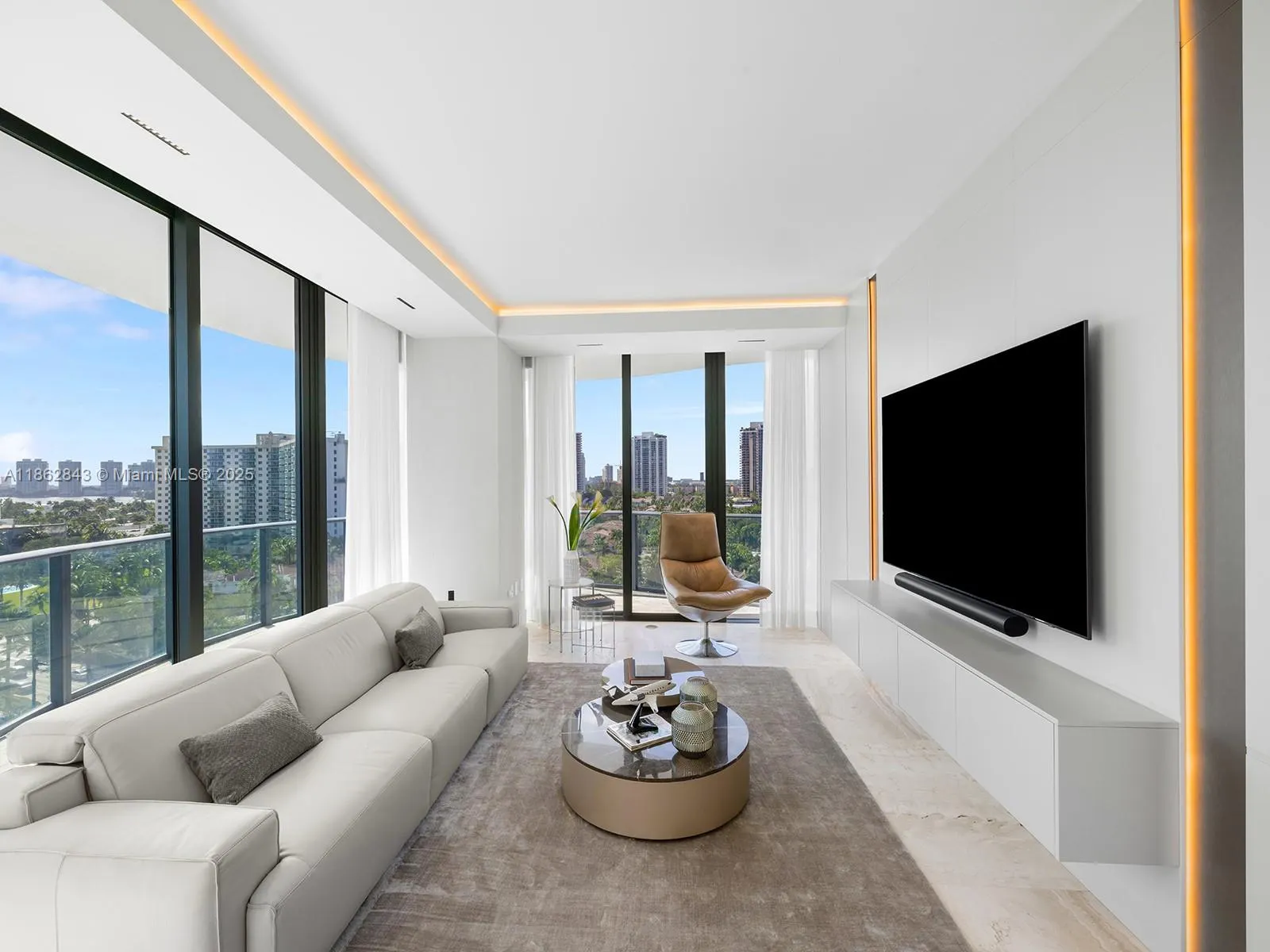 19575 Collins Ave, #9
