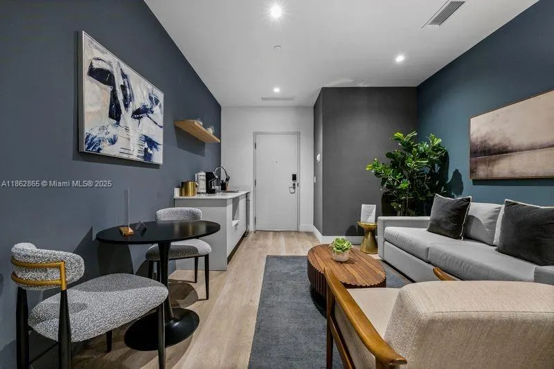 239 SW 9 Street, #602