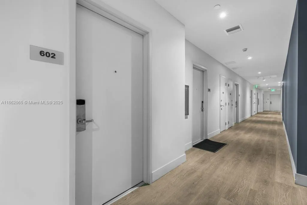 239 SW 9 Street, #602