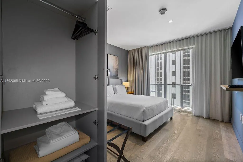 239 SW 9 Street, #602