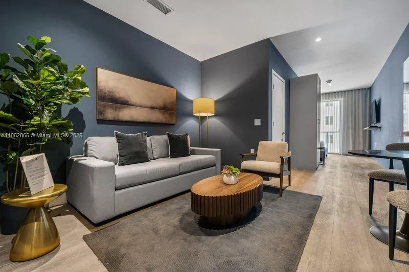 239 SW 9 Street, #602