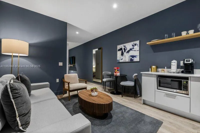 239 SW 9 Street, #602