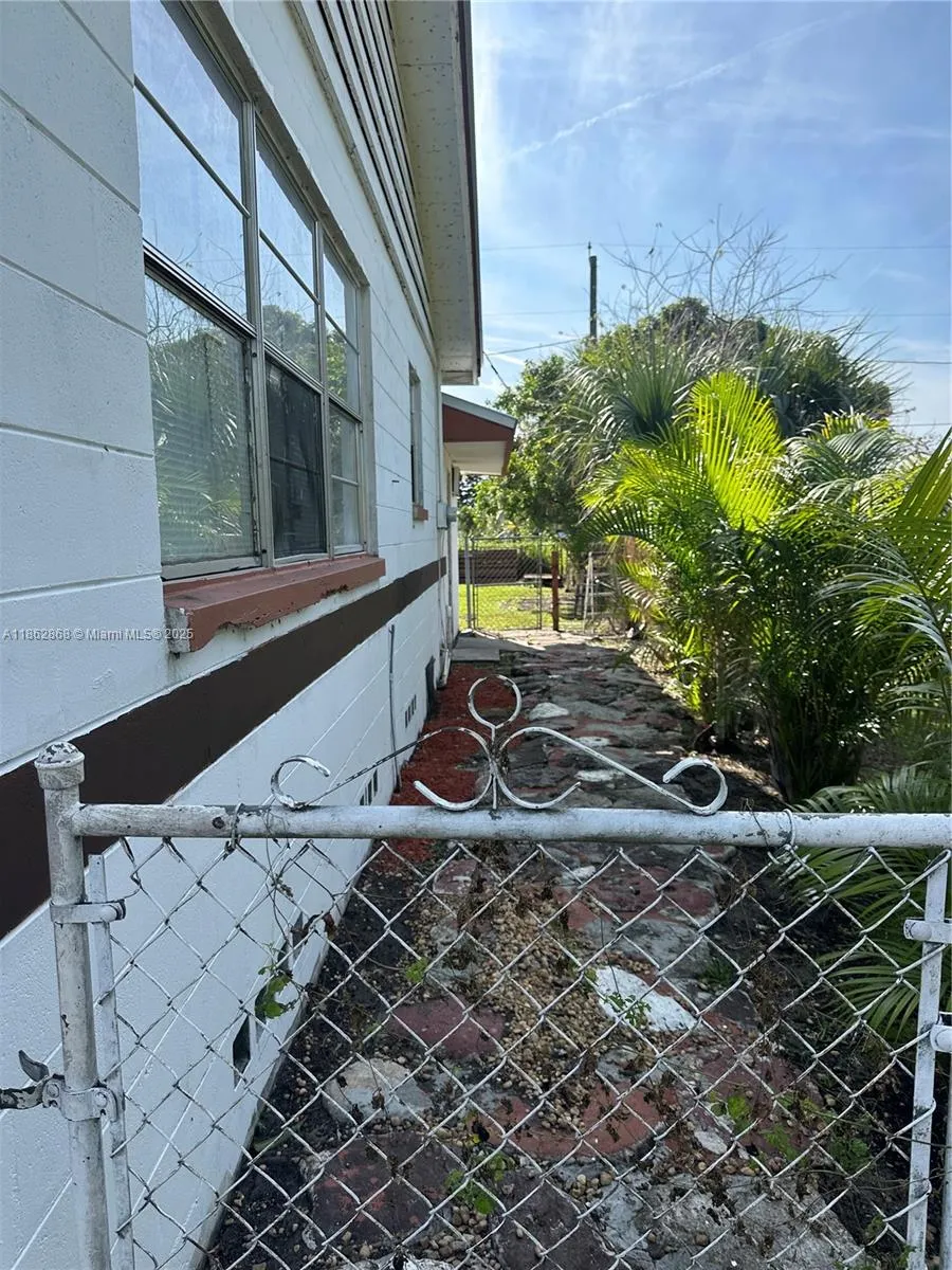 430 E TRINIDAD AVE